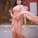 Malavika Menon Instagram - പുതുവത്സരാശംസകൾ❤️✨🌷 #newyear #2024 #welcoming #with #all #hearts #saree #love
