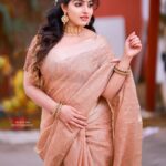 Malavika Menon Instagram - പുതുവത്സരാശംസകൾ❤️✨🌷 #newyear #2024 #welcoming #with #all #hearts #saree #love