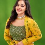 Malavika Menon Instagram - happy new year in advance guysss💝❤️☺️🌈✨ From me and @manoramaweekly mua @bridalmakeup_by_sreegeshvasan Jewelry from @alameen_fashion_jewels Wearing this cute fit from @jas_style_diary Studio @maxxocreative Shot @arun_payyadimeethal #newyear #in #few #days #😍