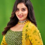 Malavika Menon Instagram - happy new year in advance guysss💝❤️☺️🌈✨ From me and @manoramaweekly mua @bridalmakeup_by_sreegeshvasan Jewelry from @alameen_fashion_jewels Wearing this cute fit from @jas_style_diary Studio @maxxocreative Shot @arun_payyadimeethal #newyear #in #few #days #😍