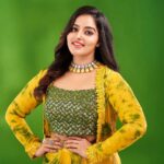 Malavika Menon Instagram - happy new year in advance guysss💝❤️☺️🌈✨ From me and @manoramaweekly mua @bridalmakeup_by_sreegeshvasan Jewelry from @alameen_fashion_jewels Wearing this cute fit from @jas_style_diary Studio @maxxocreative Shot @arun_payyadimeethal #newyear #in #few #days #😍