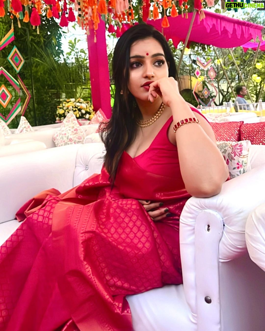 Malavika Menon Instagram - Valentine’s Day lovers ❤️✨ Jaipur PinkCity