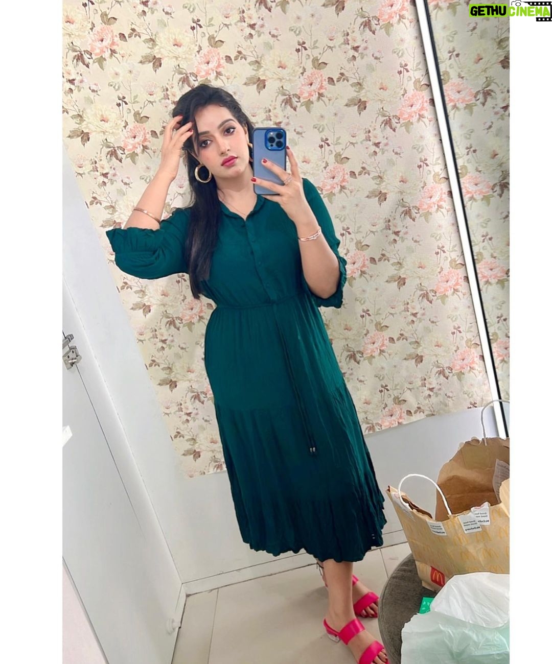 Malavika Menon Instagram - Exploring my style one outfit at a time 😍☺️ Which one did u like😃
