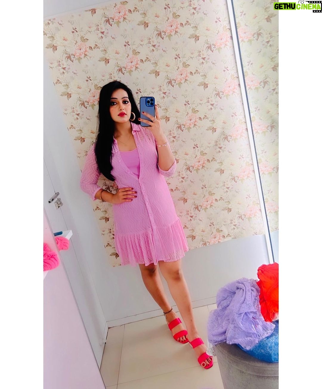 Malavika Menon Instagram - Exploring my style one outfit at a time 😍☺️ Which one did u like😃
