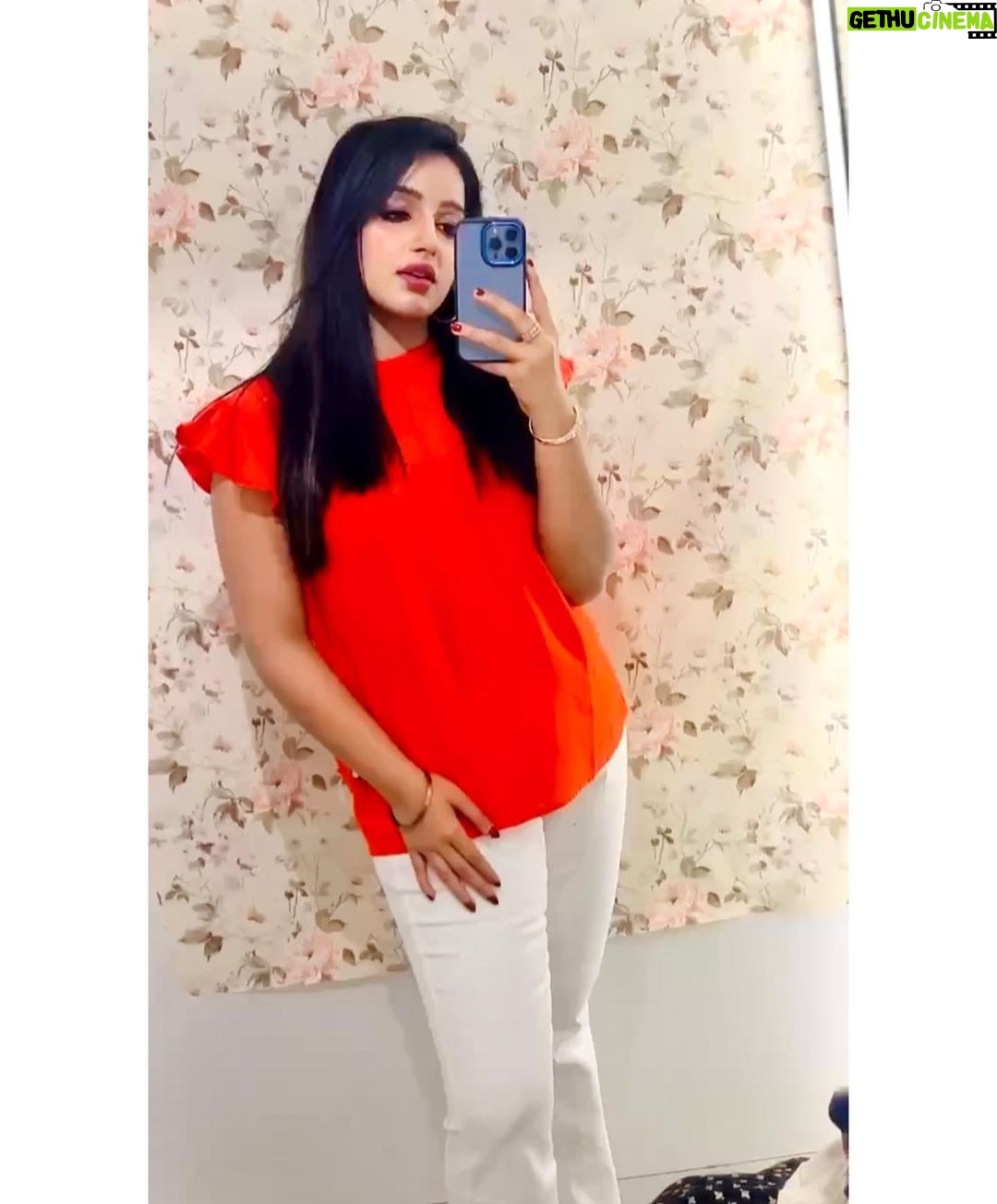 Malavika Menon Instagram - Exploring my style one outfit at a time 😍☺️ Which one did u like😃