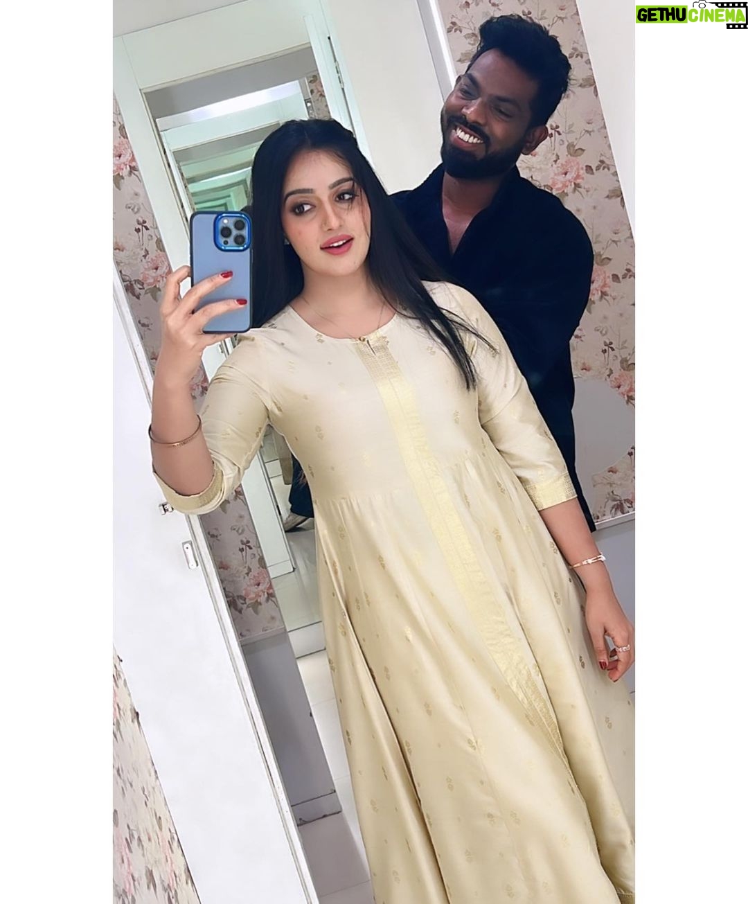 Malavika Menon Instagram - Exploring my style one outfit at a time 😍☺️ Which one did u like😃