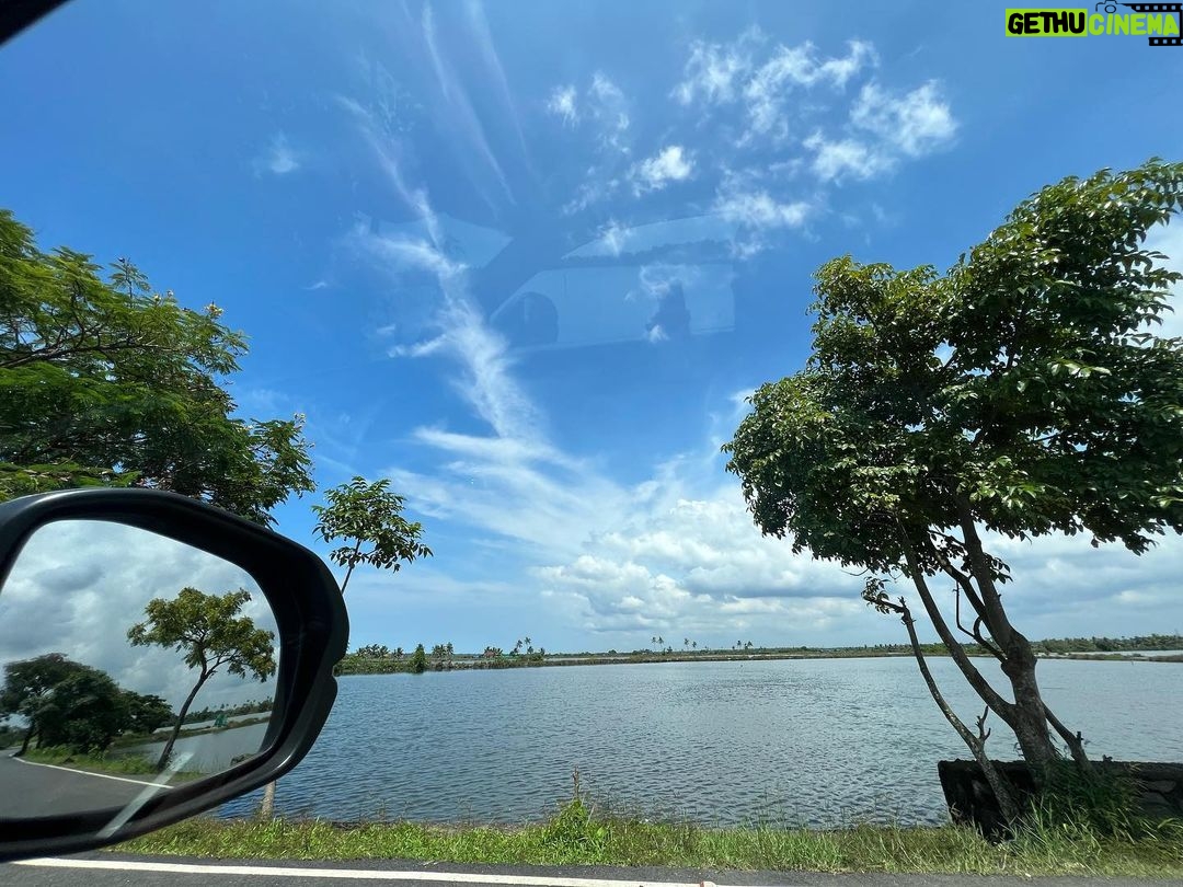 Malavika Menon Instagram - Travel playlist on 👍❤️🤗🎵 #travelphotography #music #mood #midweek #wednesday #wisdom #serenity