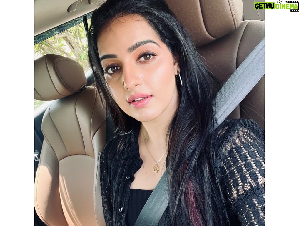 Malavika Menon Instagram - Travel playlist on 👍❤️🤗🎵 #travelphotography #music #mood #midweek #wednesday #wisdom #serenity