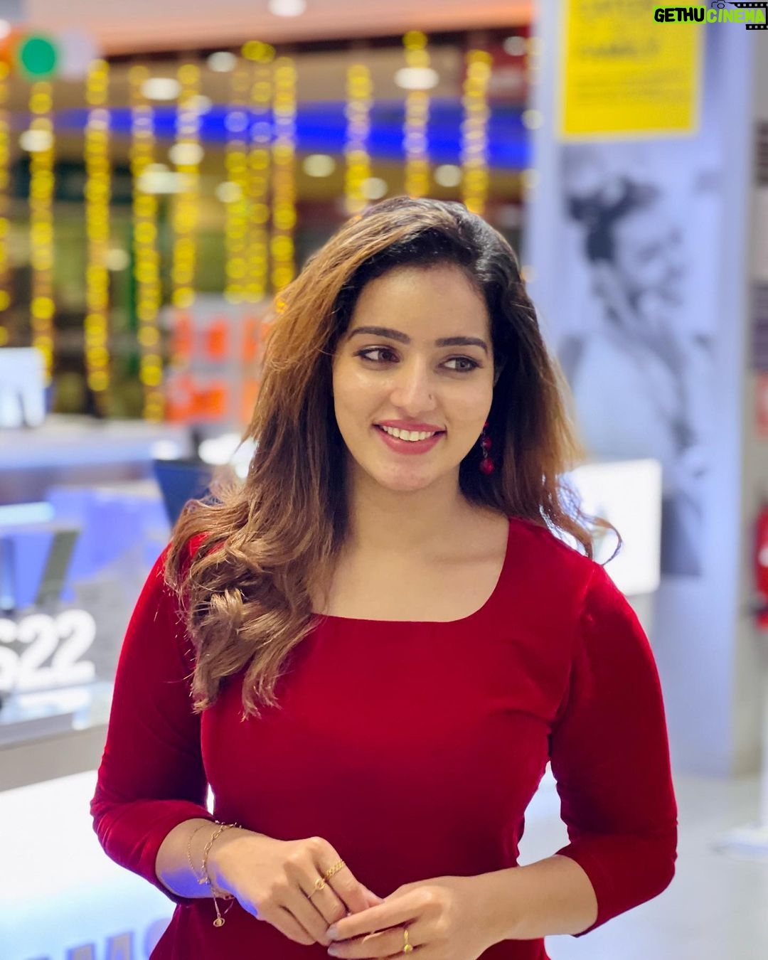 Malavika Menon Instagram - Shades of December ❤️😍❤️ #december #2023