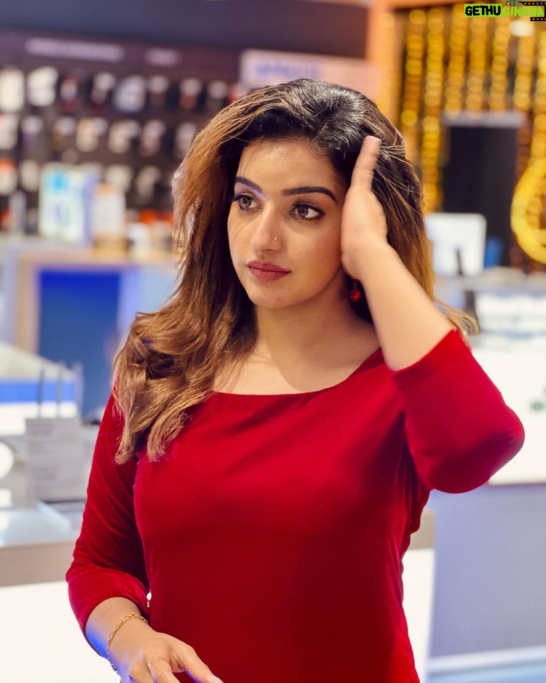 Malavika Menon Instagram - Shades of December ❤️😍❤️ #december #2023