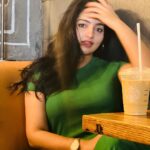 Malavika Menon Instagram - #starbucks + #mm 😍💖🫶🏻✨ And a blend of #tamil #song #perfect #love #blackhair #gogreen #us Starbucks Universal Orlando