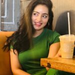 Malavika Menon Instagram - #starbucks + #mm 😍💖🫶🏻✨ And a blend of #tamil #song #perfect #love #blackhair #gogreen #us Starbucks Universal Orlando