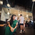 Malavika Menon Instagram - #starbucks + #mm 😍💖🫶🏻✨ And a blend of #tamil #song #perfect #love #blackhair #gogreen #us Starbucks Universal Orlando