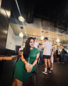 Malavika Menon Instagram - #starbucks + #mm 😍💖🫶🏻✨ And a blend of #tamil #song #perfect #love #blackhair #gogreen #us Starbucks Universal Orlando