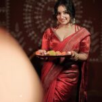 Malavika Menon Instagram - Diwali nalvaazhthukkal🥰🎇🪔♥️ #happydiwali Mua:@sreegeshvasan_makeupartist Dop : @vineeth_sivadas_ Styling :@imjoboyaugustine Costume:@mloft_by_joeljacobmathew Jewellery:@parakkat_jewels Edit & colour :@tony_thomas_editor @ksvigil Location @anandacherai @whytehouseholidays
