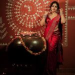 Malavika Menon Instagram - Diwali nalvaazhthukkal🥰🎇🪔♥️ #happydiwali Mua:@sreegeshvasan_makeupartist Dop : @vineeth_sivadas_ Styling :@imjoboyaugustine Costume:@mloft_by_joeljacobmathew Jewellery:@parakkat_jewels Edit & colour :@tony_thomas_editor @ksvigil Location @anandacherai @whytehouseholidays