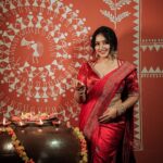 Malavika Menon Instagram - Diwali nalvaazhthukkal🥰🎇🪔♥️ #happydiwali Mua:@sreegeshvasan_makeupartist Dop : @vineeth_sivadas_ Styling :@imjoboyaugustine Costume:@mloft_by_joeljacobmathew Jewellery:@parakkat_jewels Edit & colour :@tony_thomas_editor @ksvigil Location @anandacherai @whytehouseholidays