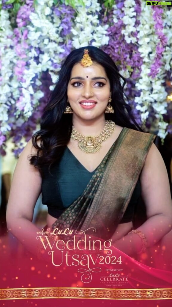 Malavika Menon Instagram - Symphony of bridal elegance begins @ LuLu in its style! Attention all brides-to-be and wedding enthusiasts! 💍✨ Stunning Actress Malavika Menon, adorned in a gorgeous Green Kanchipuram saree, captivating the beauty elegance, inaugurated the Lulu wedding utsav 2024 edition in the presence of enchanting crowd and presents the perfect allure of wedding attires, decor, jwellery and more!! Don’t miss out the biggest Wedding Utsav, hosted by LuLu Celebrate. #LuLuWeddingUtsav #LuLuCelebrate #LuLuMallKochi #LuLuKochi LuLu Mall Kochi