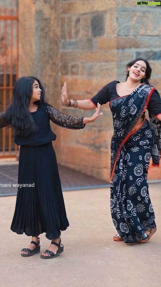 Malavika Menon Instagram - Love you 𝕞𝕒𝕝𝕦 𝕔𝕙𝕖𝕔𝕙𝕚 🥰😘 @jothimani_wayanad_now_palakkad @anamikajayeshcherusseri2023 Thank you 📸 @padmaweddingz @baljithm #reelsviral #schoolgirl #schoolgirls #viralreels #trending #trendinggirl #kochi #tamilnadu #Kerala #chennai #schoolgirl #reelsinstagram #reelsvideo #reels #trendingnow