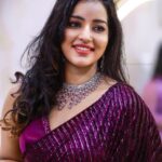 Malavika Menon Instagram - 💟💟💟🫣🫣🫣☺️✨😍 Jwlry @golden_cup_fashion_jewellery Saree @lizcreationsboutique Mua @colazbridal Shot @jayasanphotography