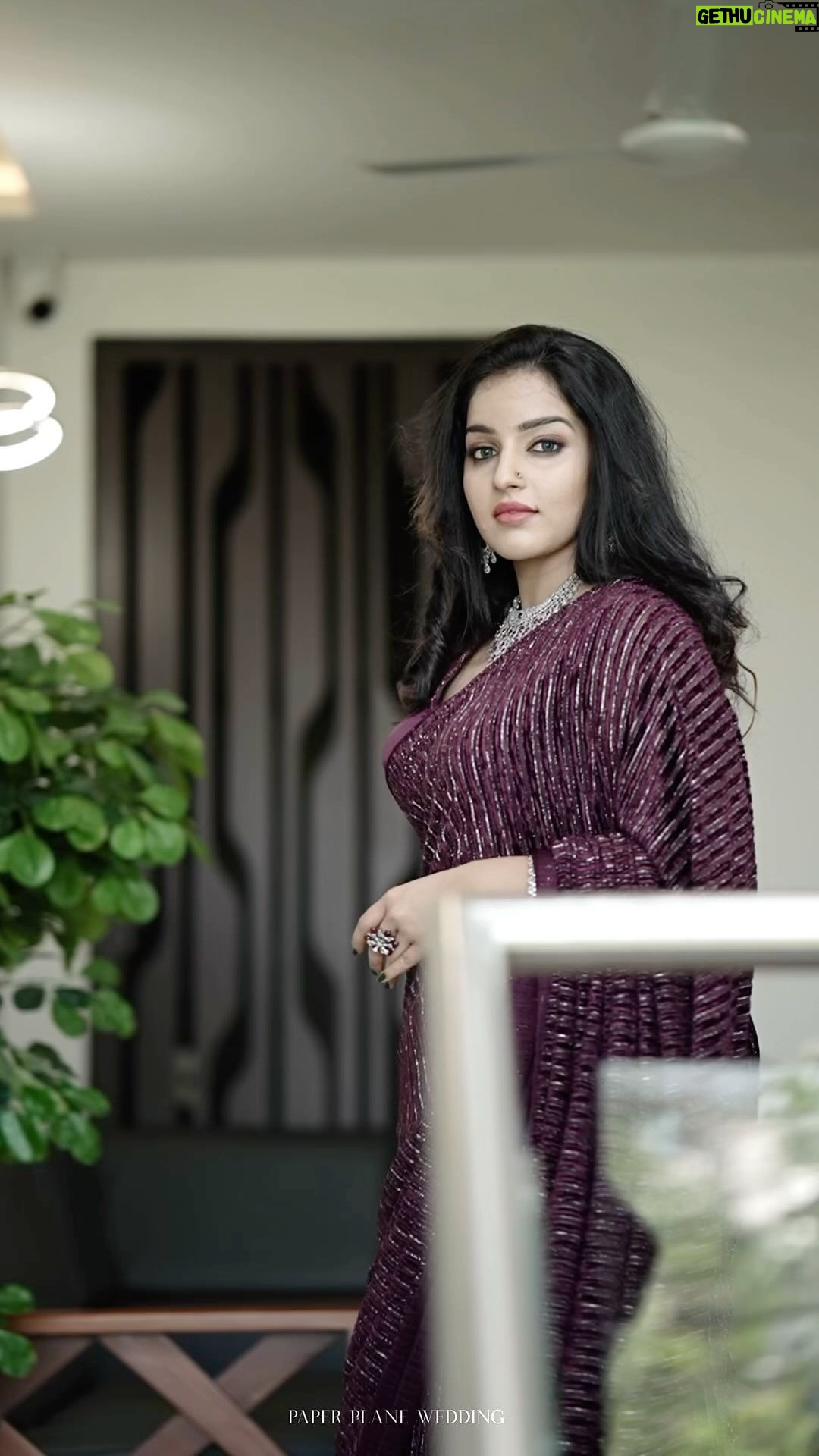 Malavika Menon Instagram - Nee Pesum Vaarthaigal Segarithu Seyven Anbe Or Agaraathi... Nee Thoongum Nerathil Thoongamal Parpen Thinam Un Thalai Kothi.. Kadorathil Epothumey Un Moochu Kaatrin Veppam Sumapen.. Kayoduthaan Kai Korthu Thaan Un Maarbu Sootil Mugam Puthaipen.. Verenna Vendum Ulagathiley Inda Inbam Pothum Nejiniley Ezeezhu Jenjam Vaazhndu Vitaen 💟💟💟💟💟💟 Mua @colazbridal Jwlry @golden_cup_fashion_jewellery Shot @paper_plane_wedding Wearing @lizcreationsboutique