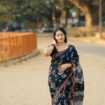 Malavika Menon Instagram - One of my favorites 💕😍 Shot @baljithm @padmaweddingz Wearing Nima’s saree ☺️ Hair @colazbridal Palakad