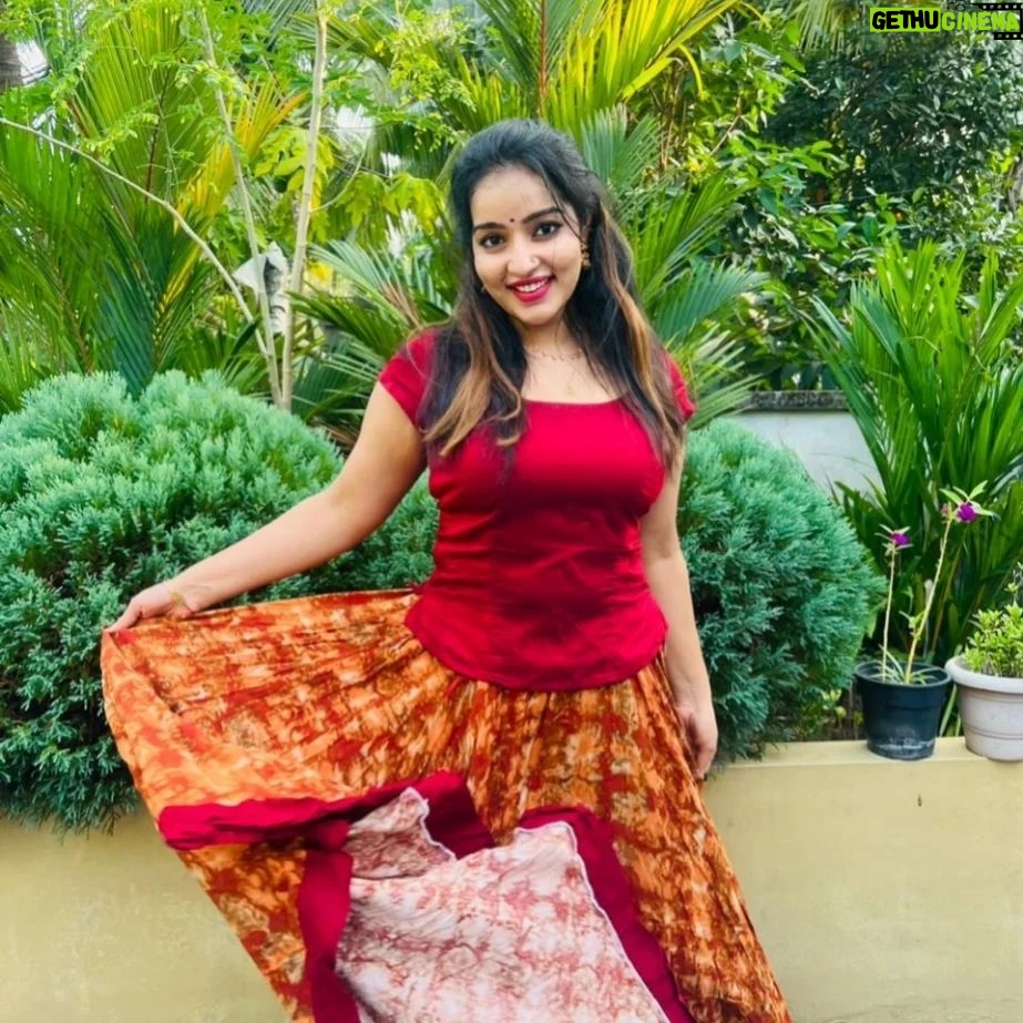 Malavika Menon Instagram - May the colors of Holi brighten your day with unity, peace, and happiness💞🥰💛❤💙💚🧡💃