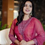 Malavika Menon Instagram - Pretty actress @malavikacmenon slaying in salaa outfit✨❤️ MUA: @shahlabacker.makeupartist 🎥: @afsaljahan_ @miller_creatives