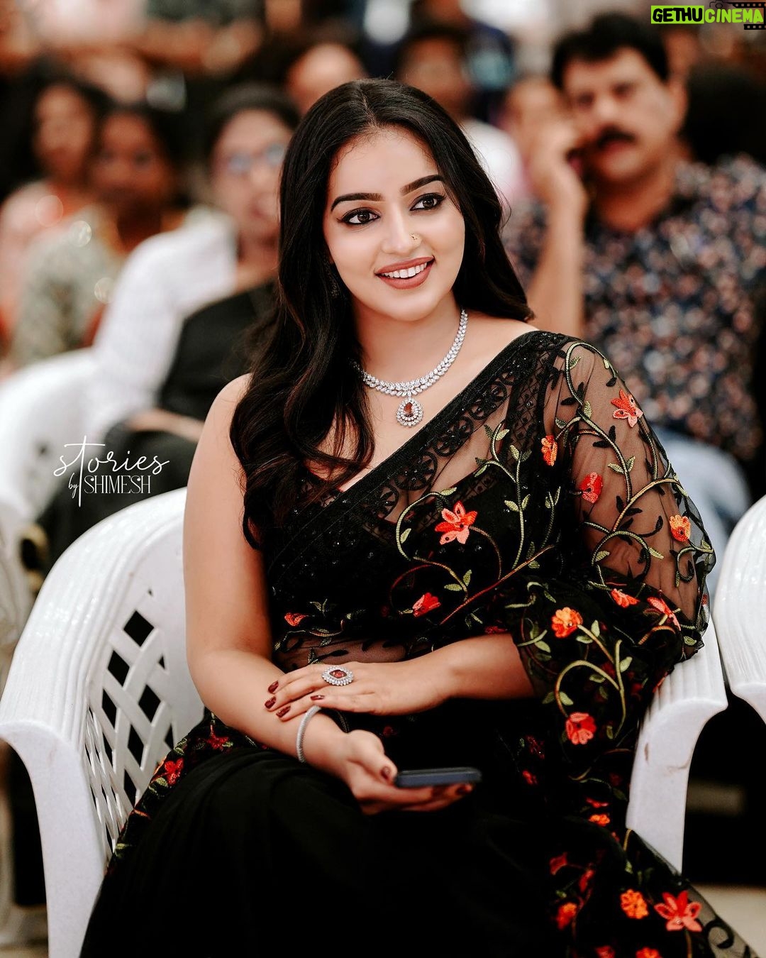 Malavika Menon Instagram - 🤍🤍🤍 Mua @shahlabacker.makeupartist Jewlry @golden_cup_fashion_jewellery saree @riadesigns_calicut Shot @stories_by_shimesh