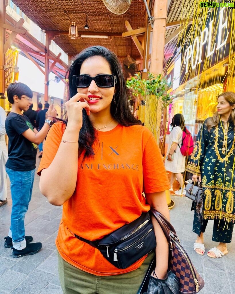 Malavika Menon Instagram - I followed my heart and it took me shopping 😋🧡🍊♥✨hehe Dubai Gold Souk