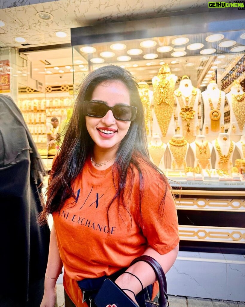 Malavika Menon Instagram - I followed my heart and it took me shopping 😋🧡🍊♥️✨hehe Dubai Gold Souk