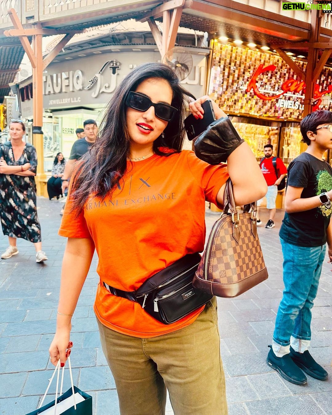 Malavika Menon Instagram - I followed my heart and it took me shopping 😋🧡🍊♥️✨hehe Dubai Gold Souk