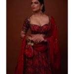 Malavika Mohanan Instagram - From a lovely evening a couple of days ago ♥️🌹 Alsoo, Happy Pongal & Happy Sankranti to everyone celebrating! ✨🌾🥰 @spacemuffin27 @ri_ritukumar @amrapalijewels @shabnam_azmi @cashmakeupartistry @rohnpingalay @fizzygoblet
