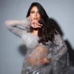 Malavika Mohanan Instagram - XOXO, Malavika The gorgeous @malavikamohanan_ looks ethereal for our Valentine’s special! Read our special stories on: Here’s How to Swoon Your Partner, Crafting a Home Spa Day & more! Magazine: Wedding Vows (@weddingvows.in ) Muse: @malavikamohanan_ Founder & CEO: N DakshinaaMurthi (@itsme_daksh ) Shot by @shivamguptaphotography Styled by @triparnam Makeup by @makeupbyanighajain Hair @nidhichang Wearing @roujeofficial Jewellery by @thehouseofrose #malavikamohanan #weddingvows #weddingvowscover #valentinesday