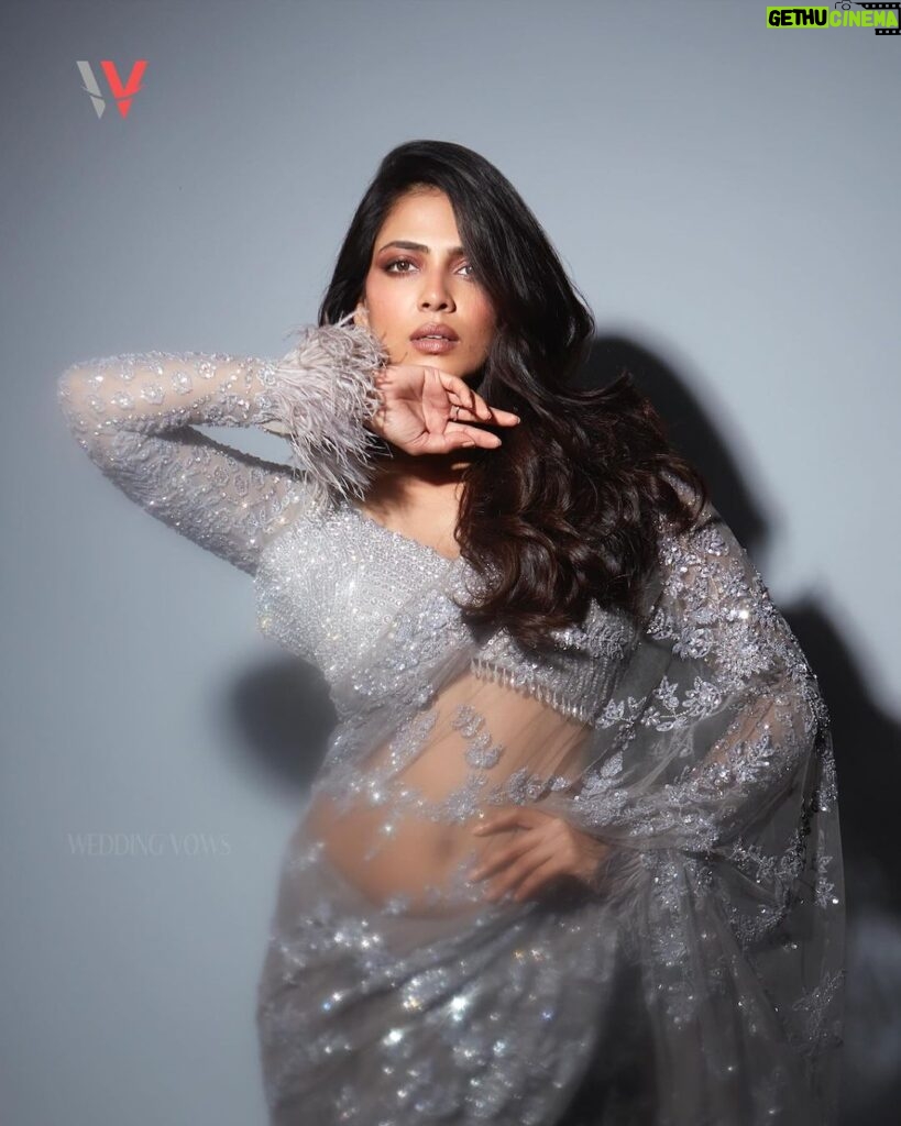 Malavika Mohanan Instagram - XOXO, Malavika The gorgeous @malavikamohanan_ looks ethereal for our Valentine’s special! Read our special stories on: Here’s How to Swoon Your Partner, Crafting a Home Spa Day & more! Magazine: Wedding Vows (@weddingvows.in ) Muse: @malavikamohanan_ Founder & CEO: N DakshinaaMurthi (@itsme_daksh ) Shot by @shivamguptaphotography Styled by @triparnam Makeup by @makeupbyanighajain Hair @nidhichang Wearing @roujeofficial Jewellery by @thehouseofrose #malavikamohanan #weddingvows #weddingvowscover #valentinesday