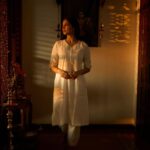 Malavika Mohanan Instagram - Evenings at home 🧡