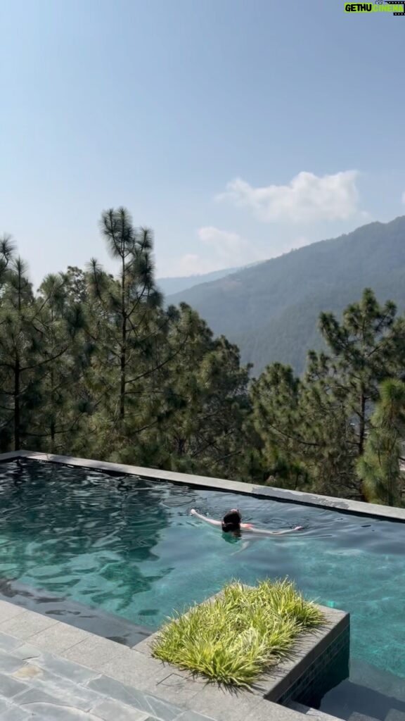 Malavika Mohanan Instagram - A warm pool in the cold mountain air. Sigh 🤍 @pemakobhutan Bhutan འབྲུག་རྒྱལ་ཁབ་