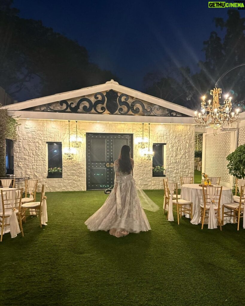 Malavika Mohanan Instagram - (Not my) wedding 💕 (Shoutout to the lovely @shehlaakhan for creating the most feminine, pretty, dainty silhouette which the 8 year old me would not have kept this calm about 🩷) @divyashetty_ @bharatlimba.hmu @aquamarine_jewellery