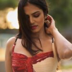 Malavika Mohanan Instagram - 3 love lessons I learnt beyond the romanticised notions of love & romance 🌹 •Find someone who aligns with the future version you see of yourself(I cannot stress on this one enough). Who pulls you back on your track when you feel lost, and not someone you need to cajole or coax to let you fulfill your dreams. Behind every successful woman there are supportive men too, remember that. (Shoutout to @adityamohanan @kumohanan on that note for setting the standards too high for me) •Peace of mind. It’s so easy to mistake volatile behaviour and the constant push & pull for passionate romance. Or to mistake emotional unavailability for mystery & intensity in a person. But if a long term relationship does not give you peace of mind, *nothing* makes it worth it. Sure, all relationships go through ups & downs, but if the downs outweigh the ups you have some thinking to do and tough decisions to make. •Listen to actions, not words. “Well done is better than well said” said Benjamin Franklin. Personally, I’ve always trusted a person who walks their talk instead of just someone who talks big(goes beyond romantic relationships too obviously) Actions tell you the red flags, the problematic behaviours, loyalty or the lack of it, effort, true colour..basically the actual deal if you’re aware of it watching out for it. There’s so much more I would like to share, but another day maybe? For now just leaving you with these thoughts.. The photos obviously have nothing to do with the writing. I was feeling pretty and loved, and that’s as good a reason as any to share them, right? 🥰 oh, and Happy Valentine’s Day ♥️ 📸 @palashsverma