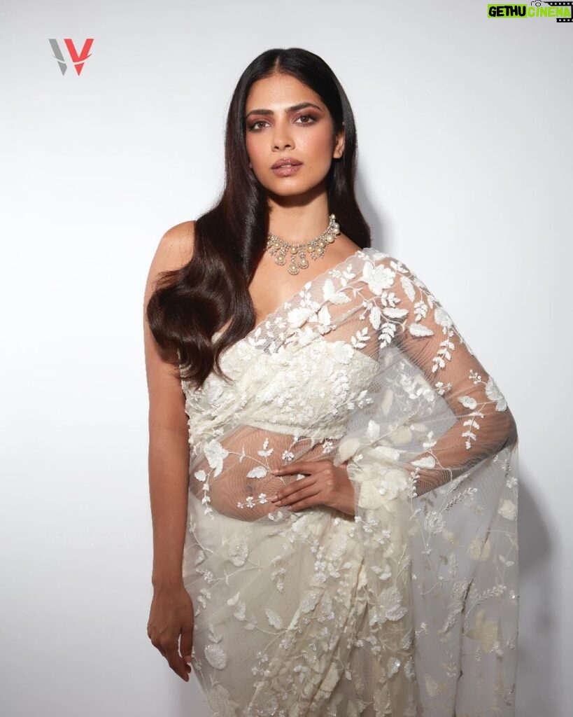 Malavika Mohanan Instagram - “In her eyes, the stars find their reflection” The gorgeous @malavikamohanan_ looks ethereal for our Valentine’s special! Read our special stories on: Here’s How to Swoon Your Partner, Crafting a Home Spa Day & more! Magazine: Wedding Vows (@weddingvows.in ) Muse: @malavikamohanan_ Founder & CEO: N DakshinaaMurthi (@itsme_daksh ) Shot by @shivamguptaphotography Styled by @triparnam Makeup by @makeupbyanighajain Hair @nidhichang Wearing @roujeofficial Jewelry by @thehouseofrose #malavikamohanan #weddingvows #weddingvowscover #valentinesday