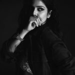 Malavika Mohanan Instagram – Nothing like a man’s watch ♥️

😘’s to 
📸 – @vaishnavpraveen
Hair – @the.mad.hair.scientist 
Makeup – @rivieralynn
Styled by @manishamelwani 
Team @iambidipto_ @kasliwalriddhi 
Bikini – @flirtatious_india 
Denims – @yproject_official 
Ear cuff – @noname.makings
