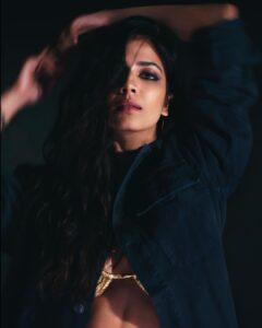 Malavika Mohanan Instagram - Nothing like a man’s watch ♥️ 😘’s to 📸 - @vaishnavpraveen Hair - @the.mad.hair.scientist Makeup - @rivieralynn Styled by @manishamelwani Team @iambidipto_ @kasliwalriddhi Bikini - @flirtatious_india Denims - @yproject_official Ear cuff - @noname.makings