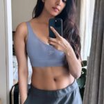 Malavika Mohanan Instagram - Got back to the grind a couple of weeks back after a debaucherous holiday month (december should never be any other way, right?) & the hardest part of my fitness regime for me always is not having carbs in my dinner meal 😭 Although it sure is gratifying when you start seeing the results 💪🏻 #onestepatatime #stronggirlsclub
