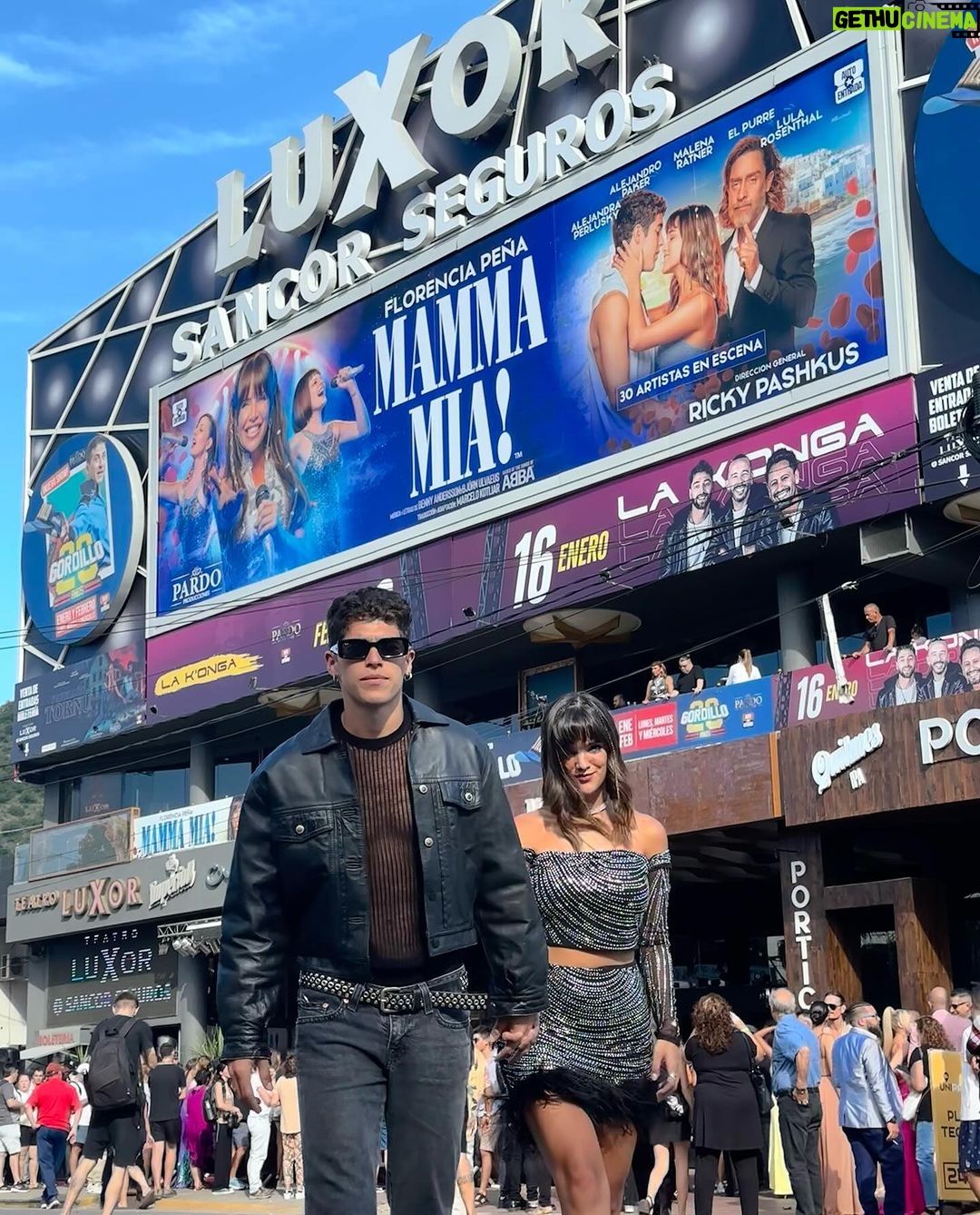 Malena Ratner Instagram - Y nos llevamos el oro!! Aguante @mammamiaarg , aguante este equipo increíble y aguante el teatroo 💛🏆 Gracias a todos los que son parte y a seguir disfrutando siempre.