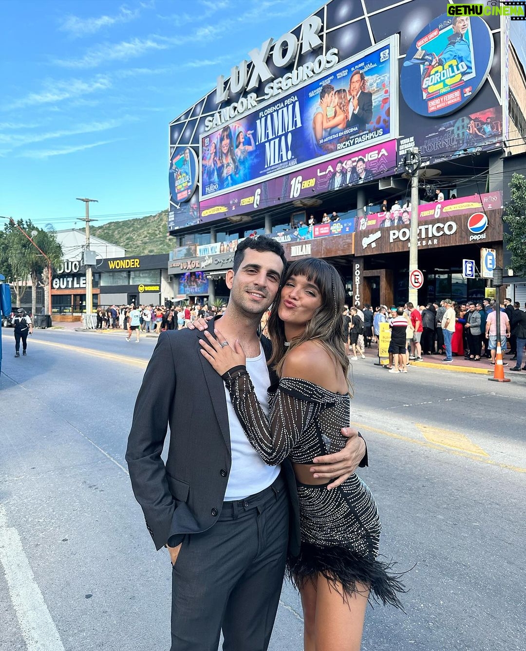 Malena Ratner Instagram - Y nos llevamos el oro!! Aguante @mammamiaarg , aguante este equipo increíble y aguante el teatroo 💛🏆 Gracias a todos los que son parte y a seguir disfrutando siempre.