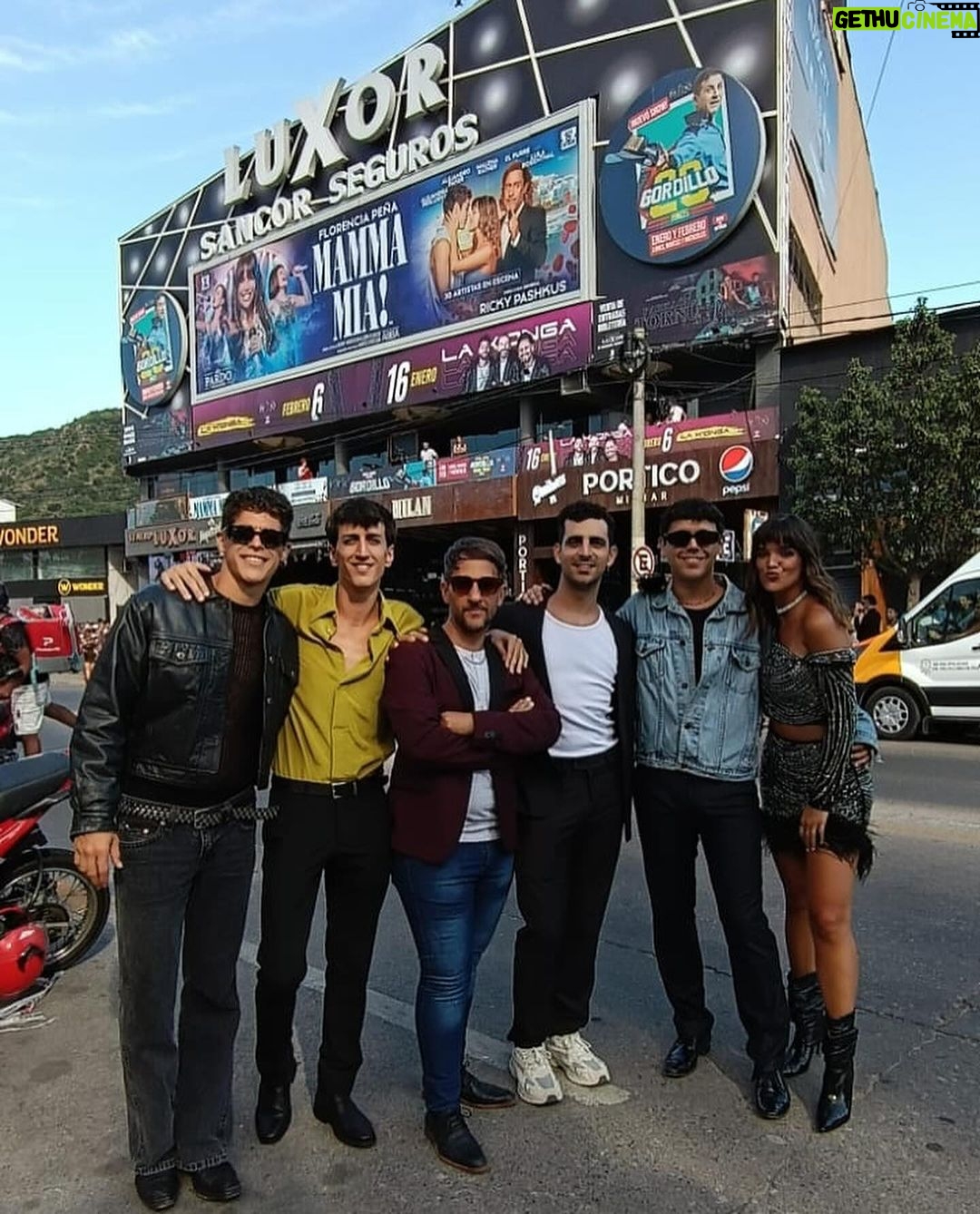 Malena Ratner Instagram - Y nos llevamos el oro!! Aguante @mammamiaarg , aguante este equipo increíble y aguante el teatroo 💛🏆 Gracias a todos los que son parte y a seguir disfrutando siempre.