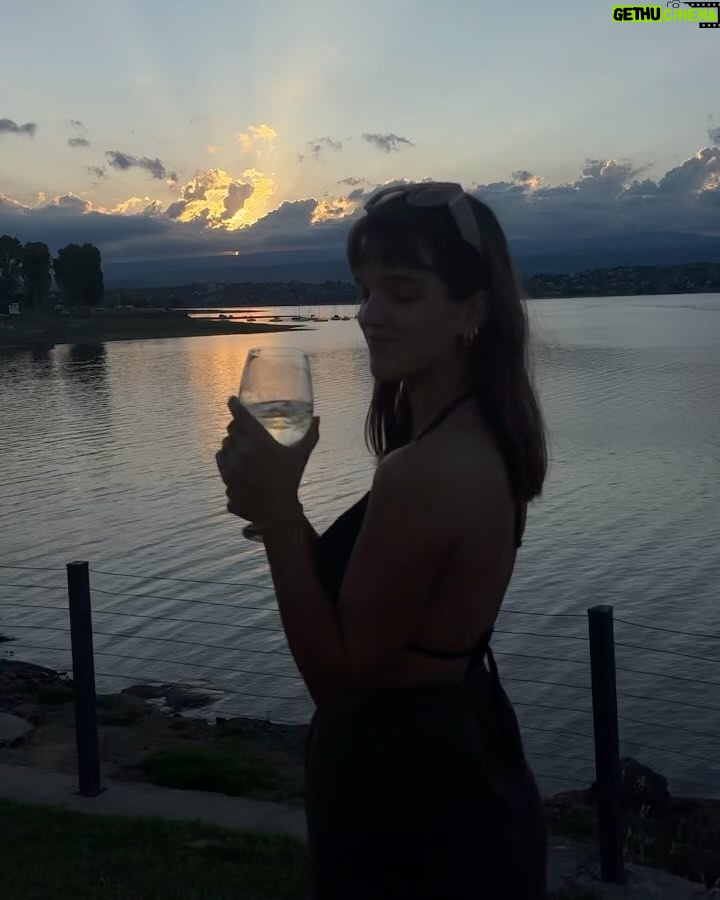 Malena Ratner Instagram - Chin chin para que venga un gran año! Que no falte el amor, la salud, el trabajo, los derechos y la alegría 💚✨