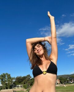 Malena Ratner Instagram - Chin chin para que venga un gran año! Que no falte el amor, la salud, el trabajo, los derechos y la alegría 💚✨
