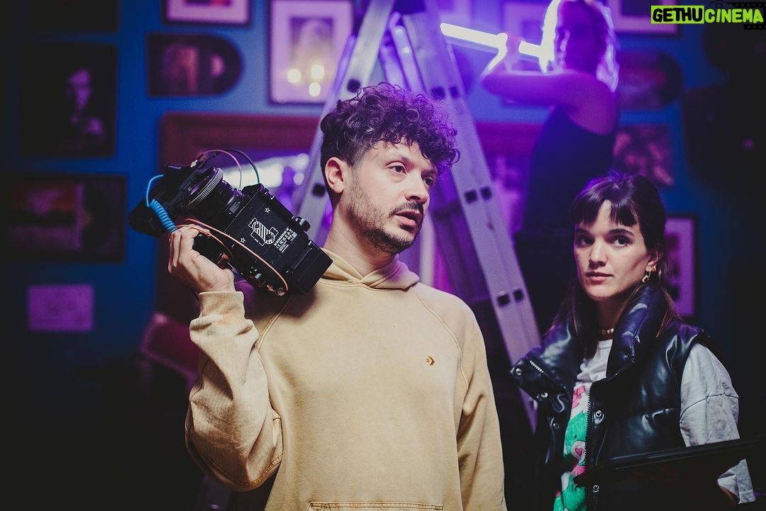 Malena Ratner Instagram - Cambiar el mundo / It’s out Gracias @elpurre por impulsarme e invitarme a ser parte de este temón dirigiendo mi primer video❤️🔥 Vayan a hacer el aguante y desp me dicen que les pareció , dale que si? Tremendo equipete que hizo que todo sea muy fácil y divertido: Df @pabloisaok Gaffer @mila.aquilia Producción @majitorome @yaninapoggi Las fotos de @candeallende.ph Make-up @agustinaciaglia St @keipampillon Y los encargados de este temón @mateorodo @jaimeramonaa @ceguerson @agusdimaio @emabsas 🤍