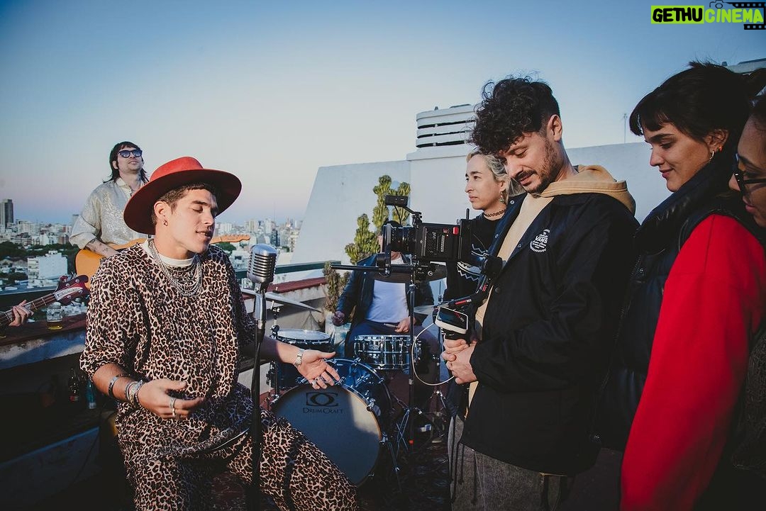 Malena Ratner Instagram - Cambiar el mundo / It’s out Gracias @elpurre por impulsarme e invitarme a ser parte de este temón dirigiendo mi primer video❤️🔥 Vayan a hacer el aguante y desp me dicen que les pareció , dale que si? Tremendo equipete que hizo que todo sea muy fácil y divertido: Df @pabloisaok Gaffer @mila.aquilia Producción @majitorome @yaninapoggi Las fotos de @candeallende.ph Make-up @agustinaciaglia St @keipampillon Y los encargados de este temón @mateorodo @jaimeramonaa @ceguerson @agusdimaio @emabsas 🤍